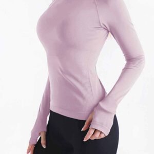 Mujeres en pantalones de yoga ajustados