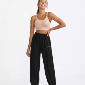 pantalones blancos de pierna acampanada