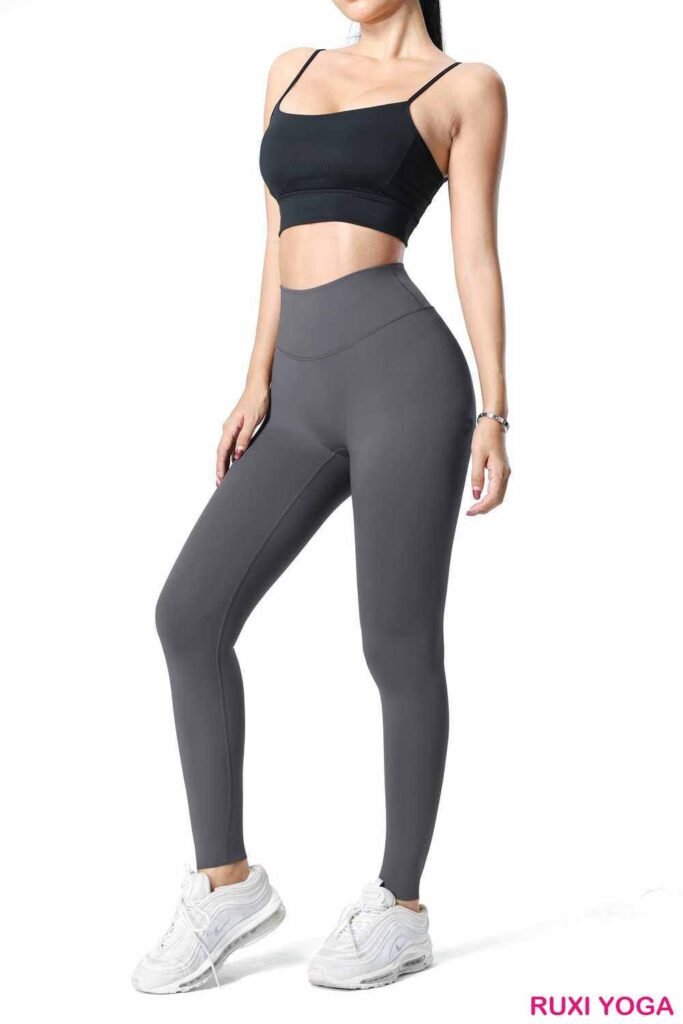 sujetador deportivo negro con cuello halter